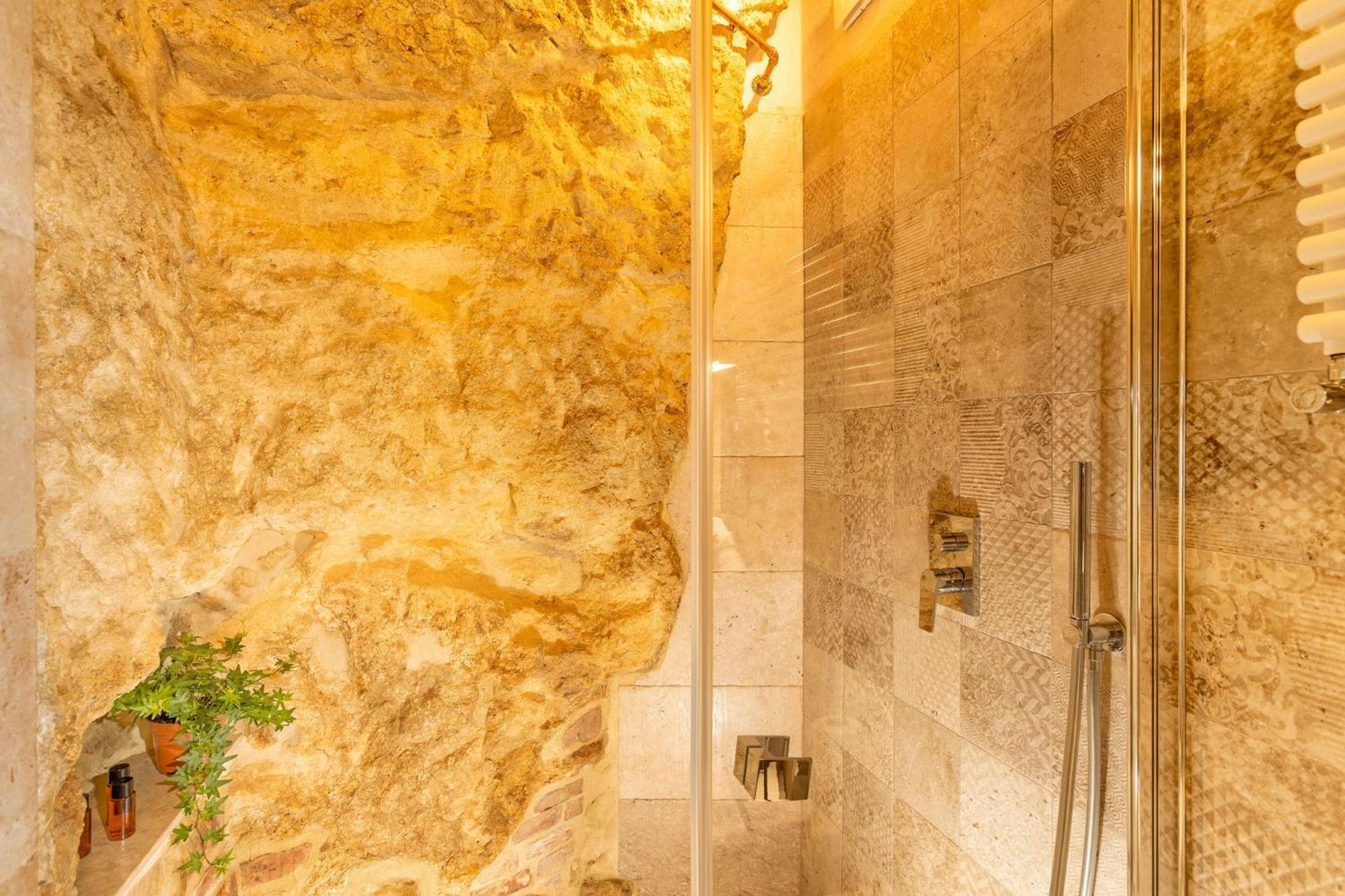 Palazzo Falcinelli Luxury Room In Montepulciano Center With Air Conditioning And Elevator Exterior photo